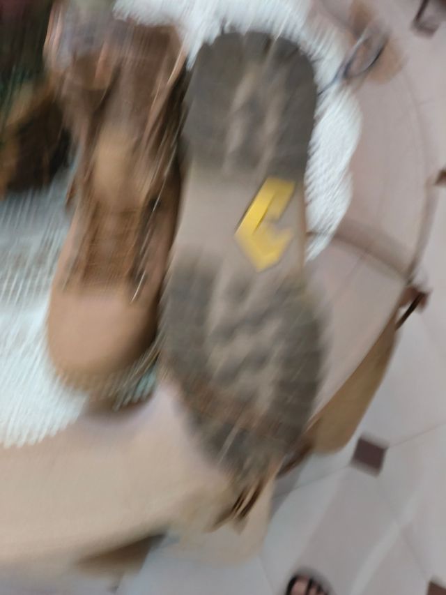 Scarponi da montagna marroni