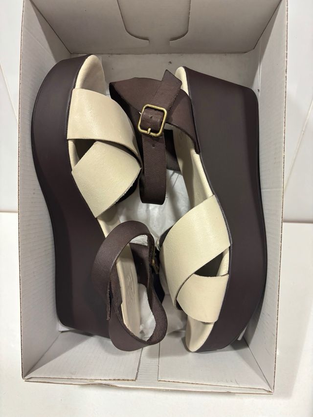 Sandalias piel beige-marrón