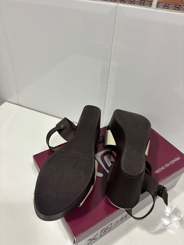 Sandalias piel beige-marrón