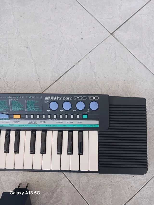 Teclado estéreo Yamaha