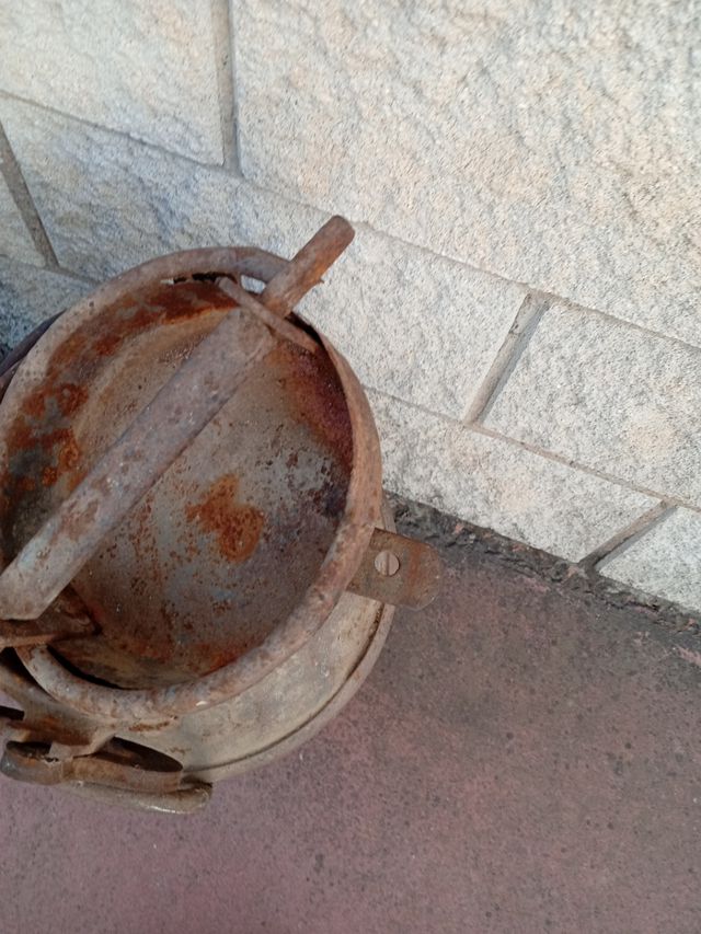 2 Lecheras antiguas de hierro