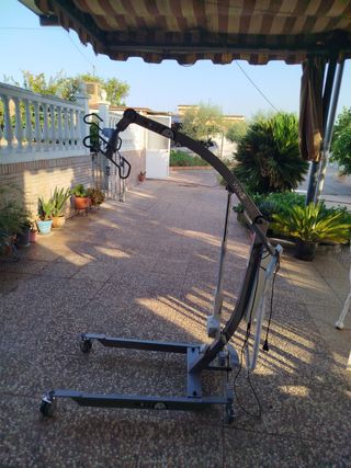 Grúa eléctrica de 150kg .
