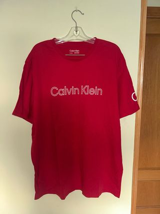 Camiseta Calvin Klein original talle  XL roja