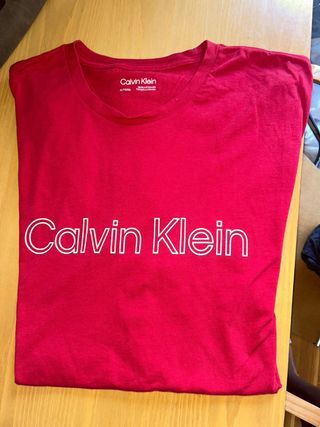 Camiseta Calvin Klein original talle  XL roja
