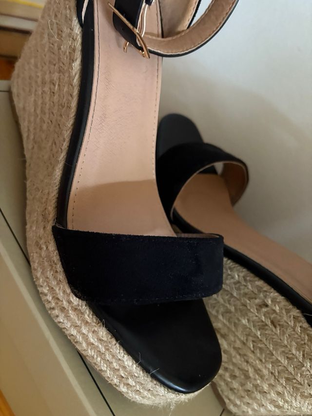 Tacones cuña negros