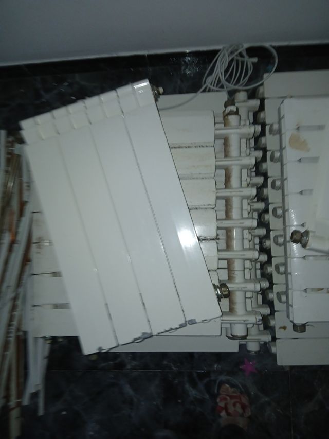 Radiadores blancos de metal