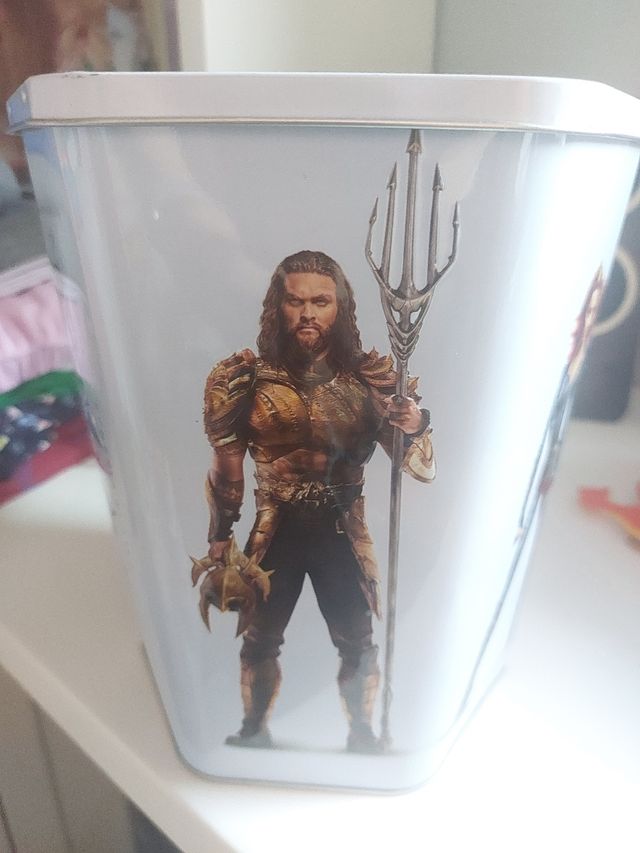 Lata coleccionable Aquaman DC