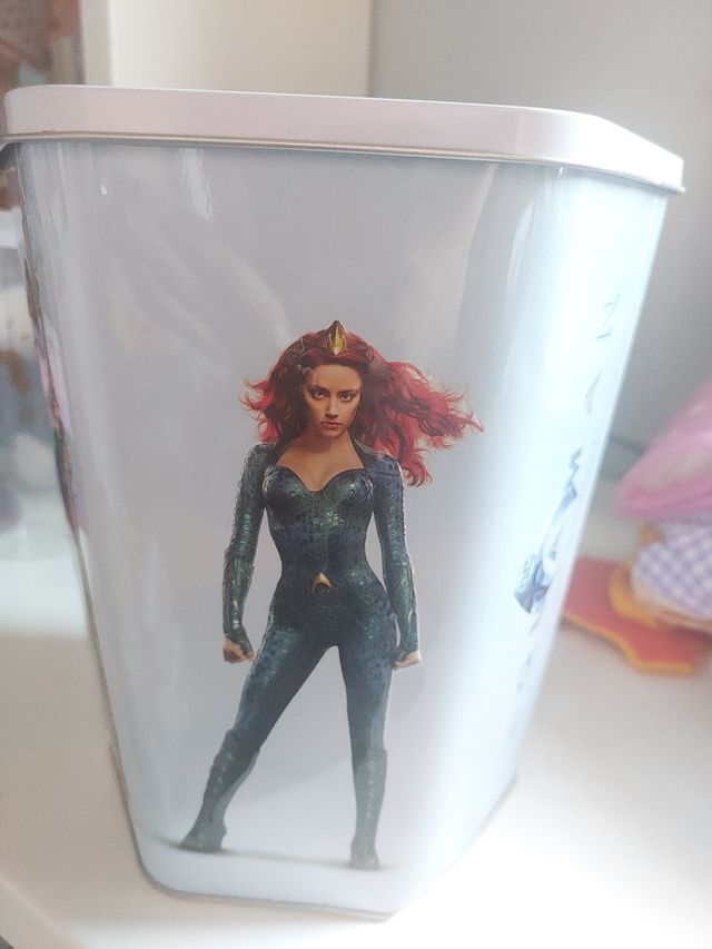 Lata coleccionable Aquaman DC