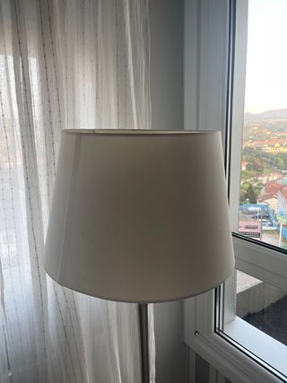 Lámpara pie metal blanco plata