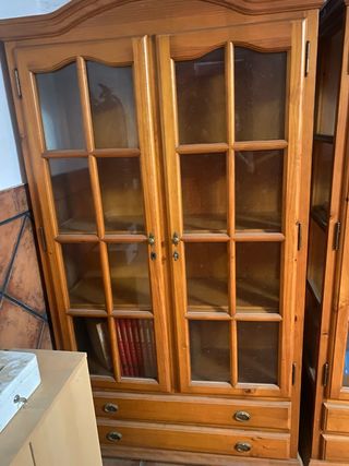 Vitrina madera - 2 puertas cristal . hay que tecog