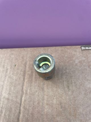 Tuerca de Seguridad de la rueda de un Ford Fiesta