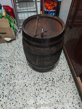 Barril de madera antiguo