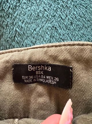Pantalones Bershka verde militar - Talla S