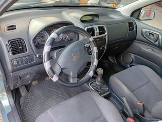 Mitsubishi Space Star 2004