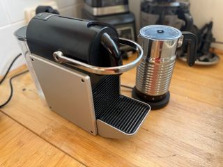 Cafetera Nespresso Pixie + Aeroccino