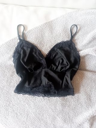 Crop top nero pizzo