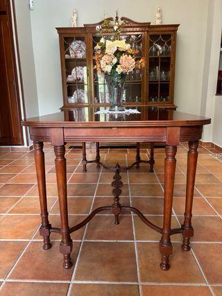 Mesa comedor extensible. Madera maciza cerezo.