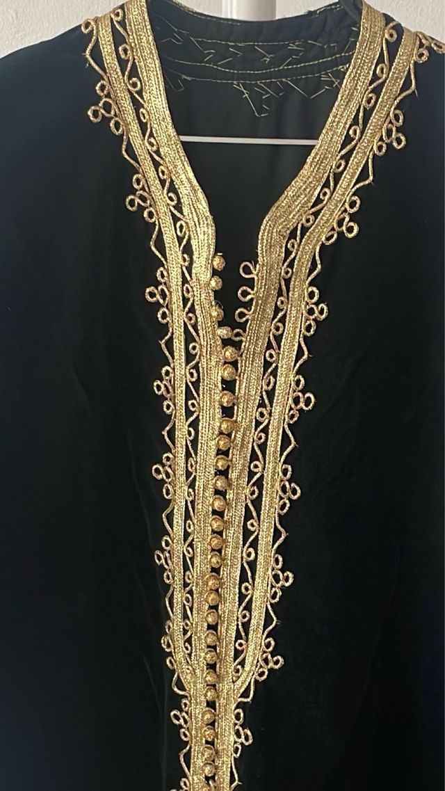 Caftán marroquí negro y dorado