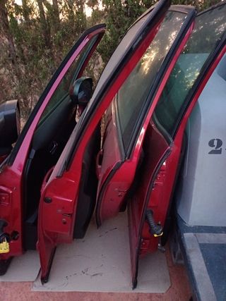 Puertas Citroen C4 Picasso rojas
