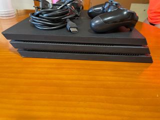 PS4 (PlayStation 4) negra