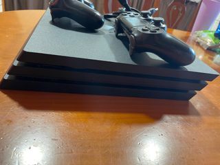 PS4 (PlayStation 4) negra