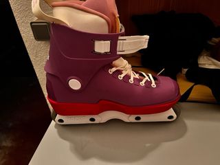 Patines Roces M12 LO de color morado y rosa fucsia