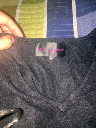 Sudadera negra c/pedrería - M