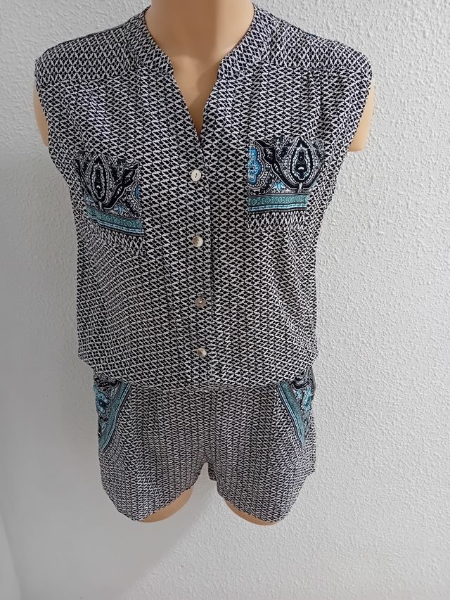 Mono corto blanco y negro