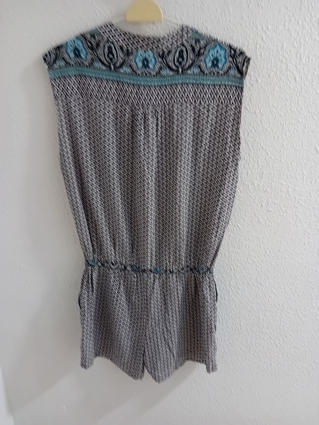 Mono corto blanco y negro