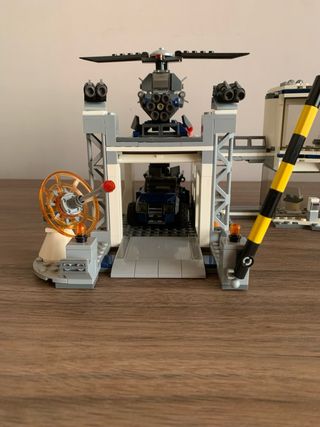 Lego Marvel 76131 base delos vengadores compatible