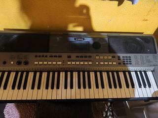 Yamaha E443 - Teclado