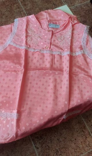 Juego de bata y camisón de color Rosa/Coral. T:46