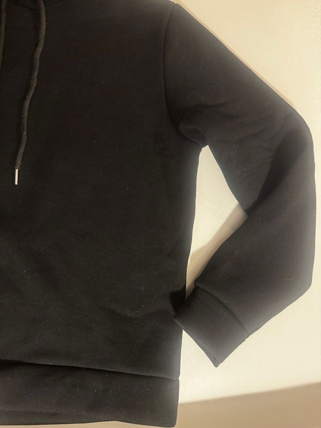 Felpa nera con cappuccio nuova Newcollection