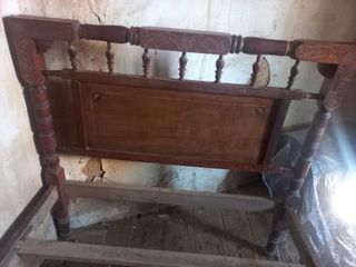 Cama antigua de madera