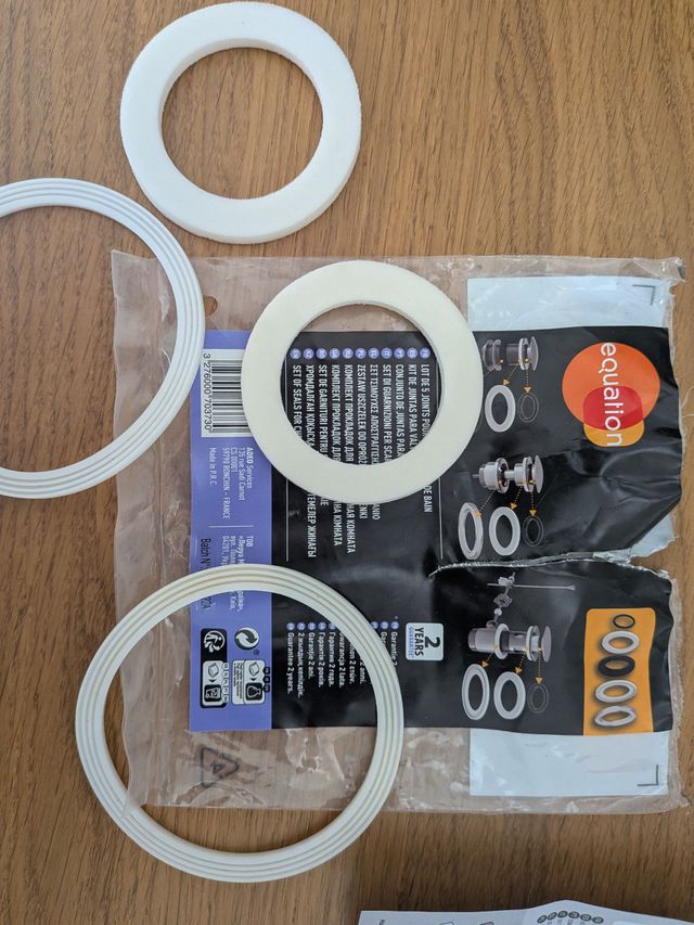 Kit fontanería sifón: Racor, latiguillo, juntas