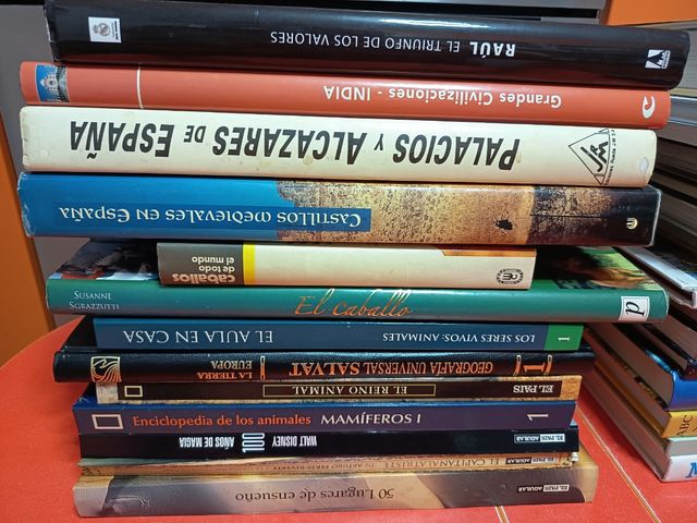 Atlas infantil y otro histórico .