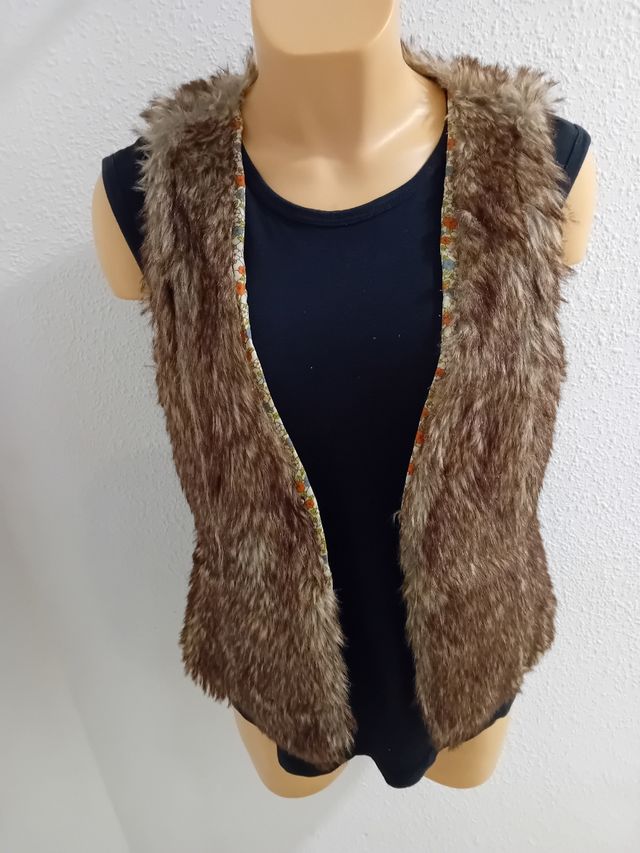 Chaleco marrón de pelo sintético