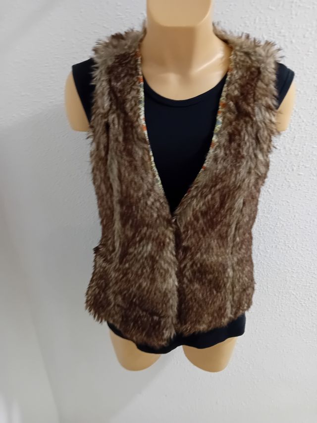 Chaleco marrón de pelo sintético