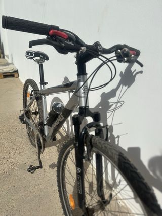 Bicicleta trail montaña 