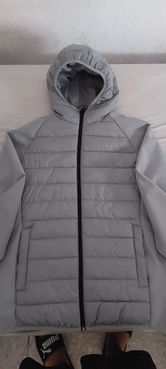 Abrigo acolchado gris