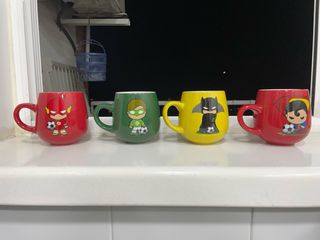Set de 4 Tazas Oficiales DC Comics "GOAL EDITION”