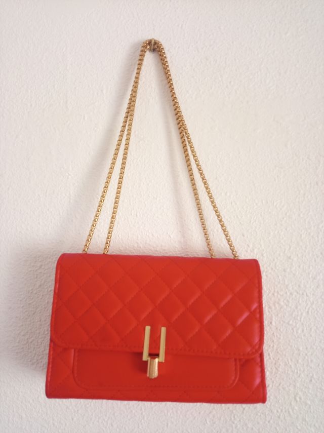 Bolso rojo cadena dorada