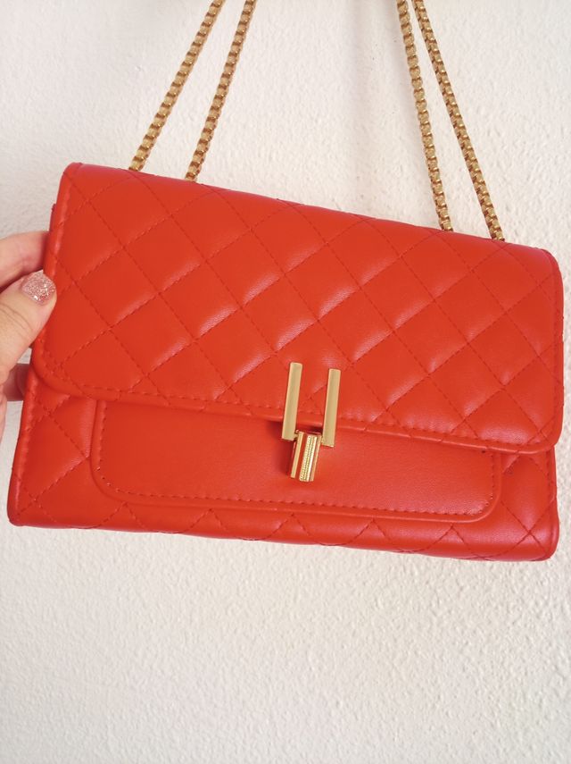 Bolso rojo cadena dorada