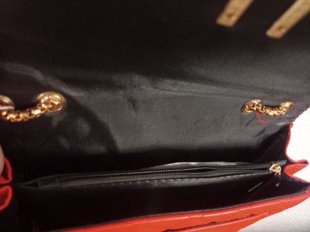 Bolso rojo cadena dorada