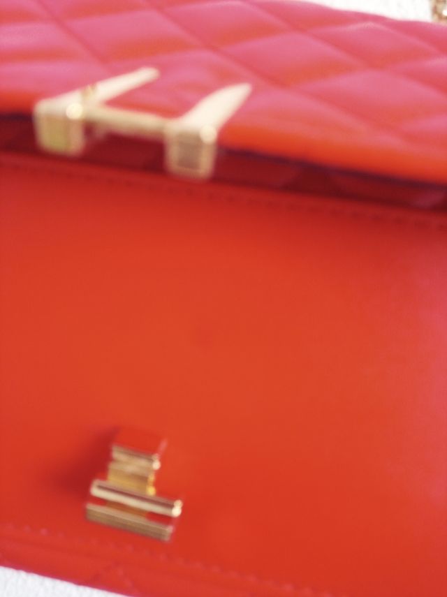 Bolso rojo cadena dorada