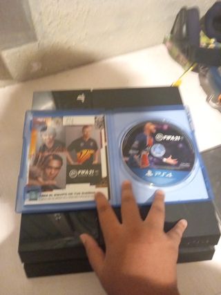 PS4 (PlayStation 4) + mando + 2TB +2juegos