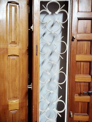 Puerta madera mobila en buen estado.