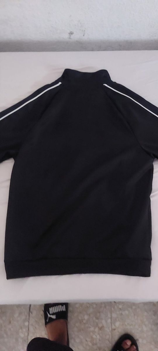 Chaqueta Nike negra c/rayas (negociable)