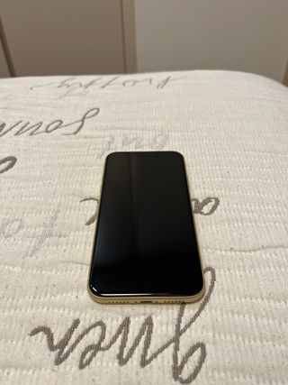 iPhone XR Amarillo