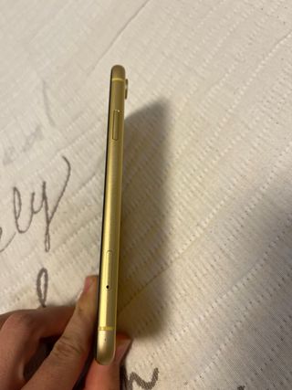 iPhone XR Amarillo